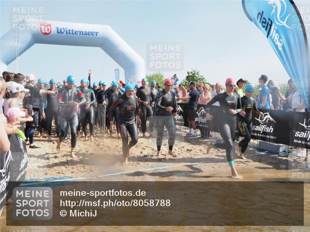 22.06.2025 - Viking Triathlon MichiJ http://msf.ph/oto/8058788 22.06.2025 10:03:36 Schwimmen 42, 58, 62, 79, 148, 179, 182, 221, 434, 454, 556, 619, 635, 645, 659 meine-sportfotos.de
