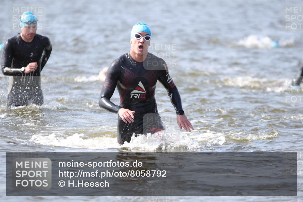 22.06.2025 - Viking Triathlon H.Heesch http://msf.ph/oto/8058792 22.06.2025 10:28:54 Schwimmen 7, 12, 15, 152, 200, 301, 310, 368, 384, 414, 443, 604, 628 meine-sportfotos.de