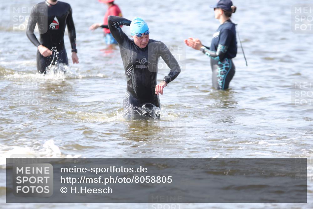 22.06.2025 - Viking Triathlon H.Heesch http://msf.ph/oto/8058805 22.06.2025 10:28:56 Schwimmen 7, 12, 15, 152, 200, 301, 310, 384, 414, 443, 604, 628 meine-sportfotos.de