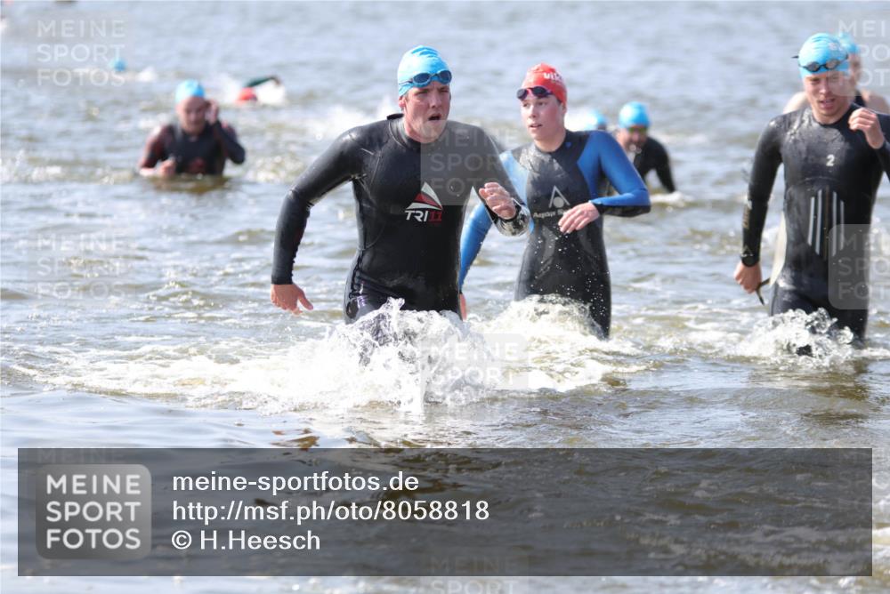 22.06.2025 - Viking Triathlon H.Heesch http://msf.ph/oto/8058818 22.06.2025 10:28:58 Schwimmen 7, 12, 15, 152, 200, 310, 384, 414, 443, 458, 604, 628, 652 meine-sportfotos.de