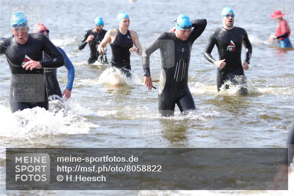 22.06.2025 - Viking Triathlon H.Heesch http://msf.ph/oto/8058822 22.06.2025 10:29:00 Schwimmen 7, 12, 15, 152, 200, 310, 384, 414, 443, 458, 604, 628, 652 meine-sportfotos.de