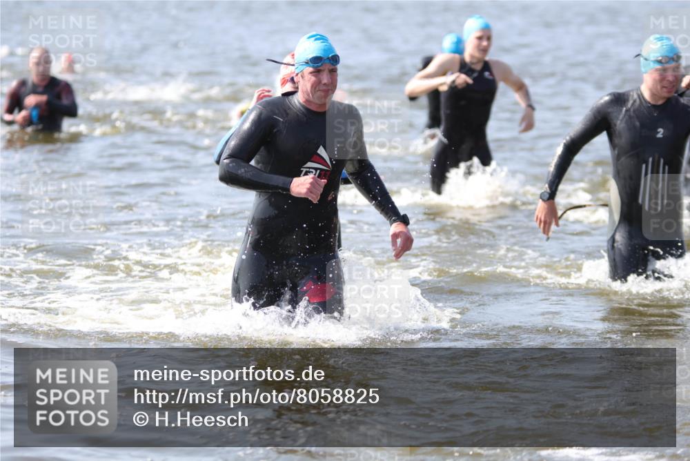 22.06.2025 - Viking Triathlon H.Heesch http://msf.ph/oto/8058825 22.06.2025 10:29:00 Schwimmen 7, 12, 15, 152, 200, 310, 384, 414, 443, 458, 604, 628, 652 meine-sportfotos.de