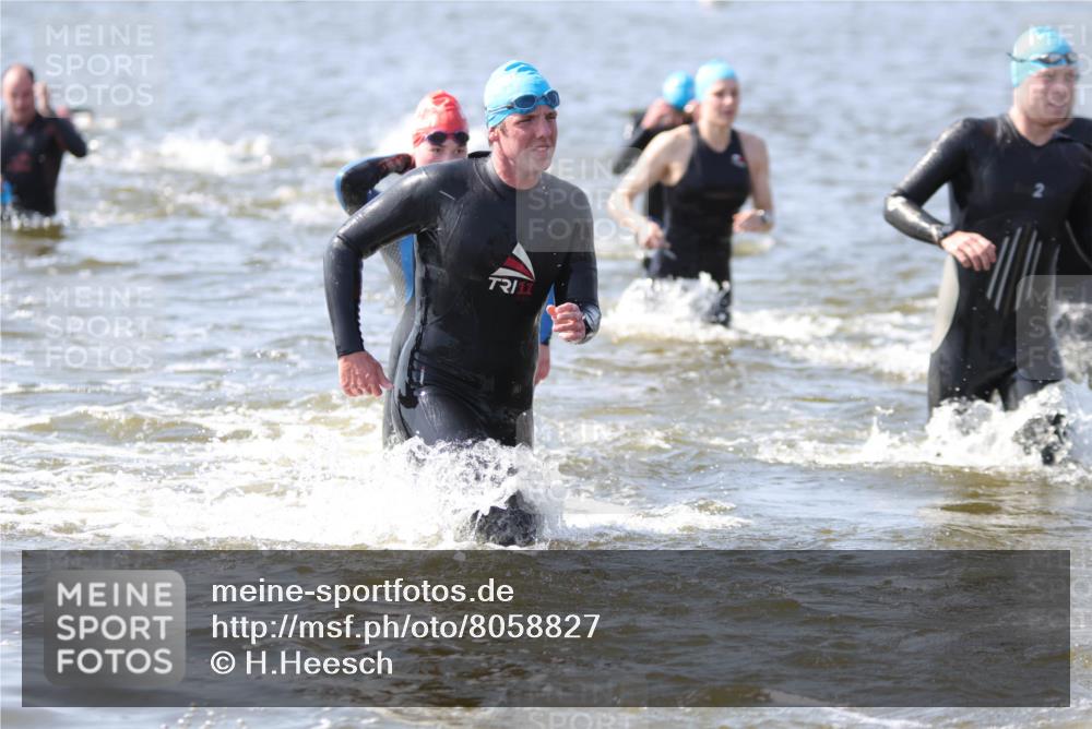 22.06.2025 - Viking Triathlon H.Heesch http://msf.ph/oto/8058827 22.06.2025 10:29:00 Schwimmen 7, 12, 15, 152, 200, 310, 384, 414, 443, 458, 604, 628, 652 meine-sportfotos.de