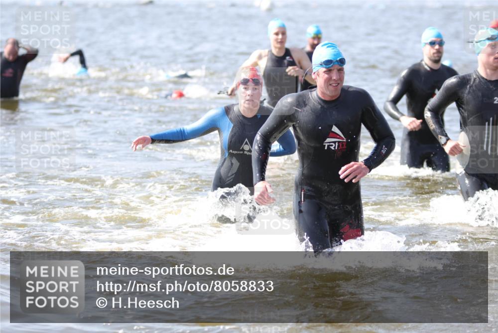 22.06.2025 - Viking Triathlon H.Heesch http://msf.ph/oto/8058833 22.06.2025 10:29:02 Schwimmen 7, 12, 152, 200, 310, 384, 414, 443, 458, 604, 628, 652 meine-sportfotos.de