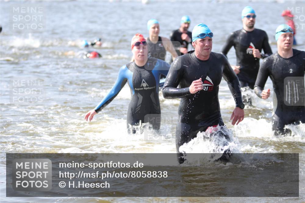22.06.2025 - Viking Triathlon H.Heesch http://msf.ph/oto/8058838 22.06.2025 10:29:02 Schwimmen 7, 12, 152, 200, 310, 384, 414, 443, 458, 604, 628, 652 meine-sportfotos.de