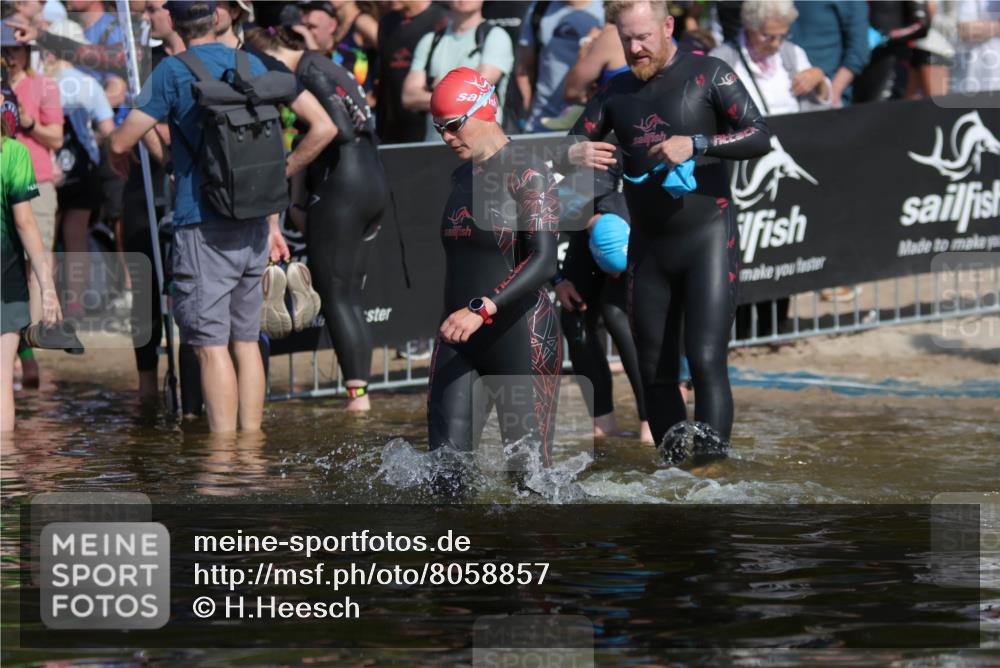 22.06.2025 - Viking Triathlon H.Heesch http://msf.ph/oto/8058857 22.06.2025 09:38:52 Schwimmen  meine-sportfotos.de
