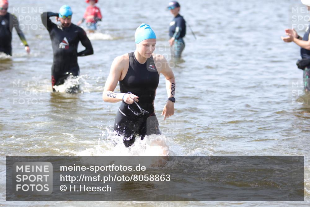 22.06.2025 - Viking Triathlon H.Heesch http://msf.ph/oto/8058863 22.06.2025 10:29:07 Schwimmen 7, 11, 12, 30, 33, 152, 200, 310, 384, 443, 458, 604, 628, 652 meine-sportfotos.de