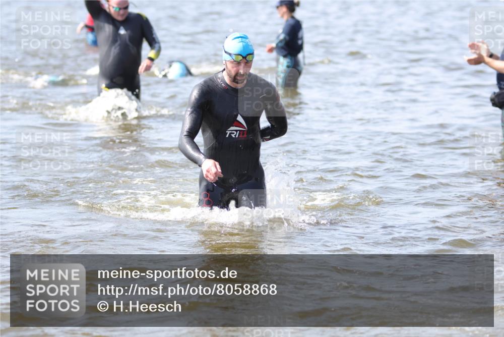 22.06.2025 - Viking Triathlon H.Heesch http://msf.ph/oto/8058868 22.06.2025 10:29:10 Schwimmen 7, 11, 12, 30, 33, 152, 200, 243, 310, 384, 458, 604, 652 meine-sportfotos.de