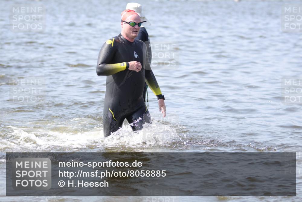 22.06.2025 - Viking Triathlon H.Heesch http://msf.ph/oto/8058885 22.06.2025 10:29:15 Schwimmen 7, 11, 30, 33, 200, 243, 458, 612, 652 meine-sportfotos.de