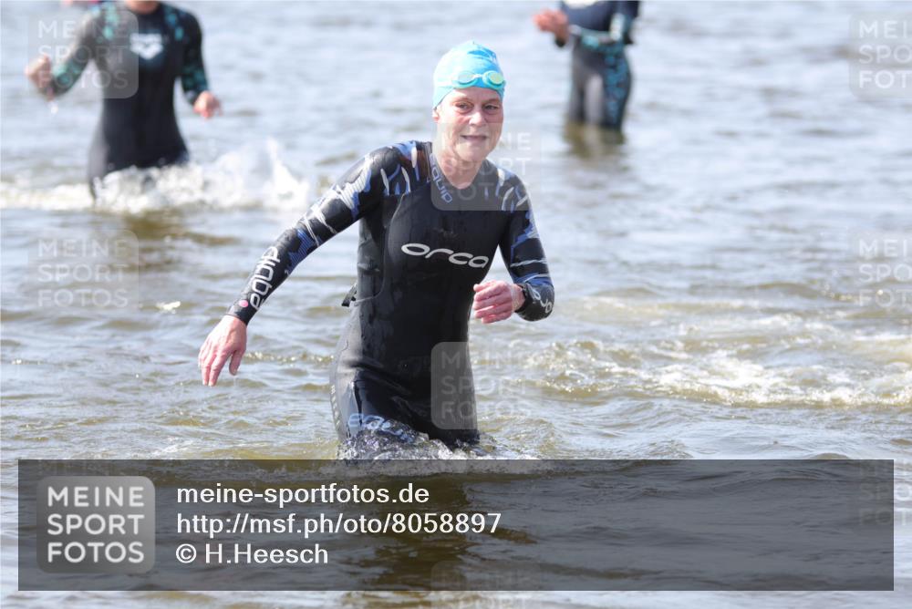 22.06.2025 - Viking Triathlon H.Heesch http://msf.ph/oto/8058897 22.06.2025 10:29:21 Schwimmen 6, 11, 30, 33, 243, 458, 612, 652 meine-sportfotos.de