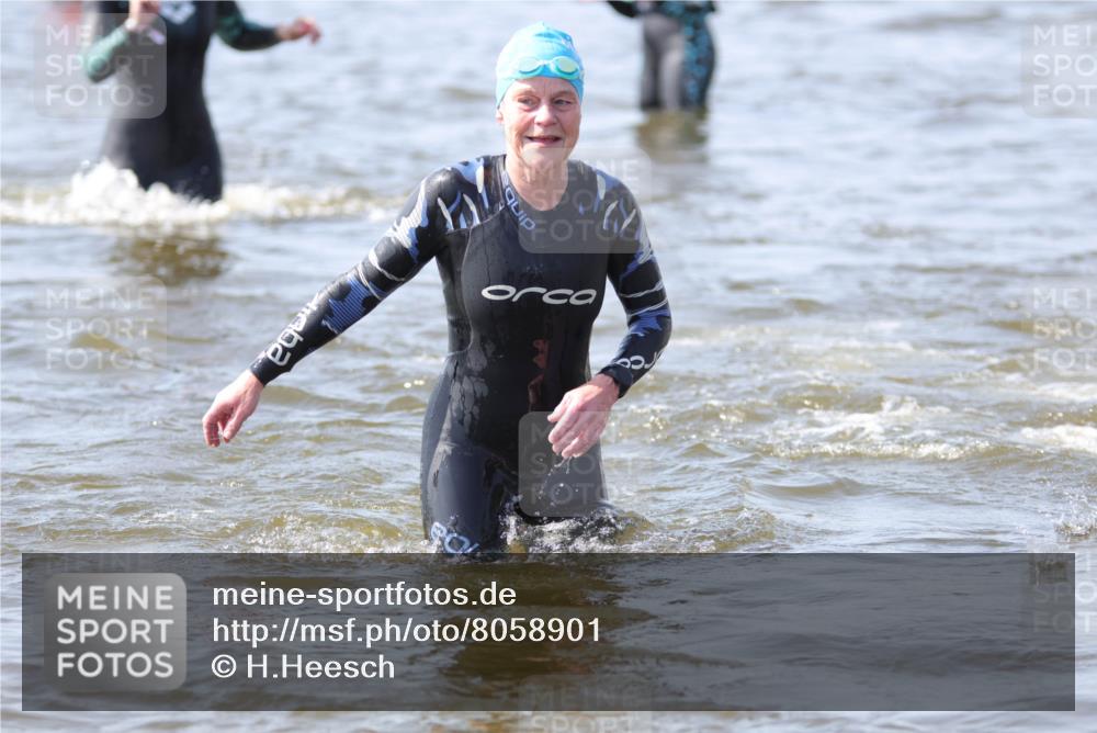22.06.2025 - Viking Triathlon H.Heesch http://msf.ph/oto/8058901 22.06.2025 10:29:22 Schwimmen 6, 11, 30, 33, 243, 458, 612, 652 meine-sportfotos.de