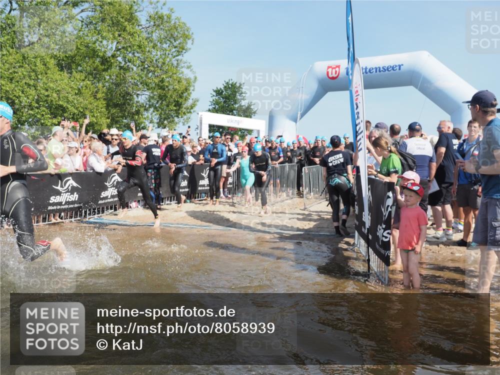 22.06.2025 - Viking Triathlon KatJ http://msf.ph/oto/8058939 22.06.2025 10:00:16 Schwimmen 2, 4, 10, 49, 81, 100, 122, 329, 420, 455, 473, 485, 521, 544, 557, 609, 610, 611, 617 meine-sportfotos.de