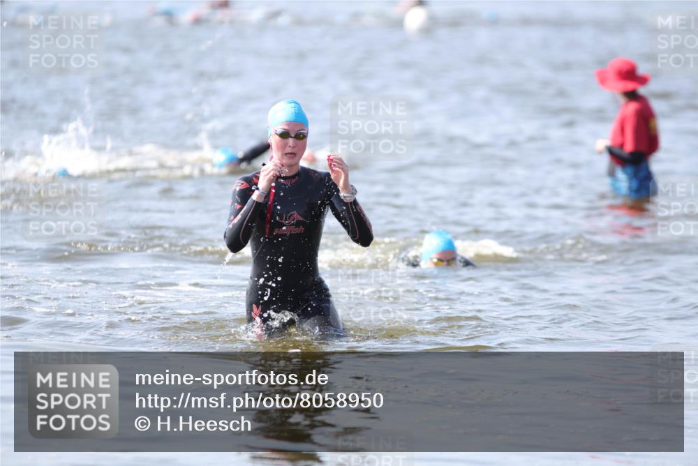 22.06.2025 - Viking Triathlon H.Heesch http://msf.ph/oto/8058950 22.06.2025 10:29:45 Schwimmen 264, 299, 473 meine-sportfotos.de
