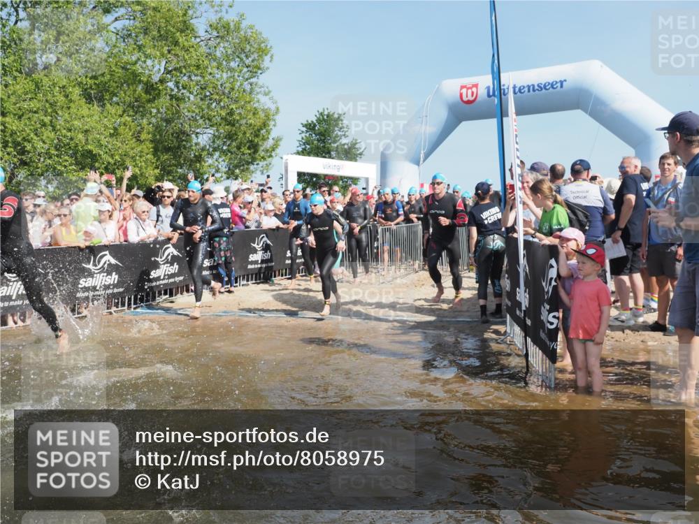 22.06.2025 - Viking Triathlon KatJ http://msf.ph/oto/8058975 22.06.2025 10:00:16 Schwimmen 2, 4, 10, 49, 81, 100, 122, 329, 420, 455, 473, 485, 521, 544, 557, 609, 610, 611, 617 meine-sportfotos.de