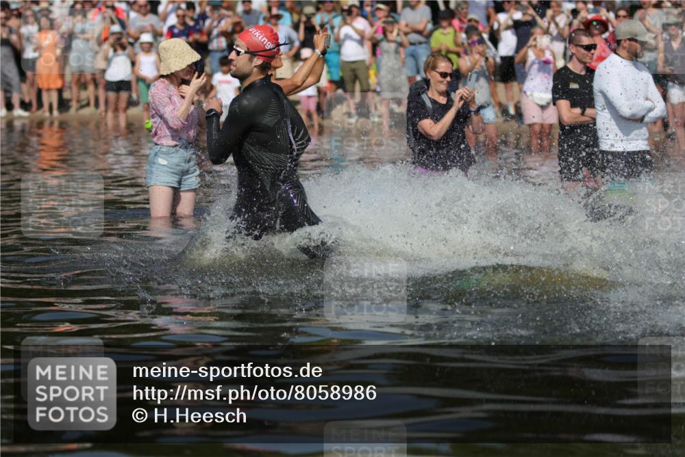 22.06.2025 - Viking Triathlon H.Heesch http://msf.ph/oto/8058986 22.06.2025 10:00:15 Schwimmen 2, 4, 10, 49, 81, 100, 122, 329, 420, 485, 521, 544, 609, 611 meine-sportfotos.de