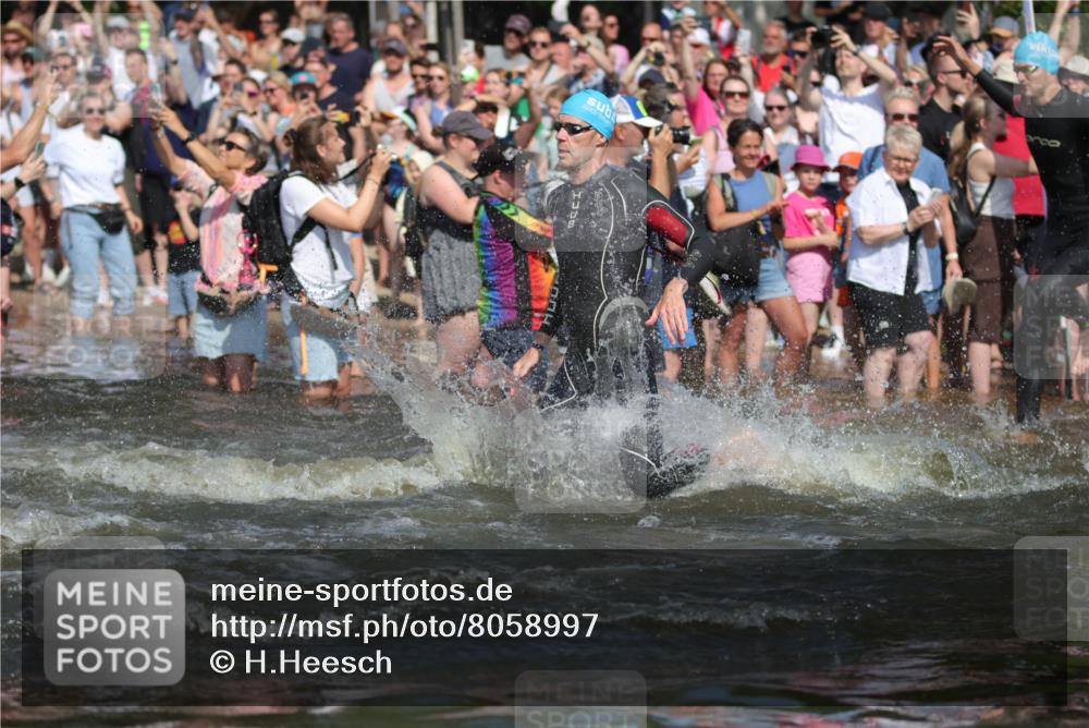 22.06.2025 - Viking Triathlon H.Heesch http://msf.ph/oto/8058997 22.06.2025 10:00:17 Schwimmen 2, 4, 10, 49, 81, 100, 122, 329, 420, 455, 473, 485, 521, 544, 557, 609, 610, 611, 617 meine-sportfotos.de