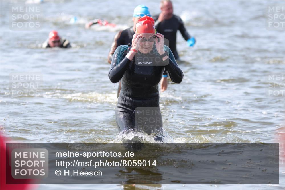 22.06.2025 - Viking Triathlon H.Heesch http://msf.ph/oto/8059014 22.06.2025 10:30:09 Schwimmen 132, 175, 203, 264, 374, 381, 491, 626, 643 meine-sportfotos.de