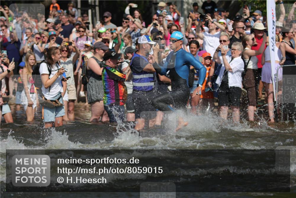 22.06.2025 - Viking Triathlon H.Heesch http://msf.ph/oto/8059015 22.06.2025 10:00:20 Schwimmen 2, 4, 6, 10, 14, 15, 28, 46, 49, 81, 100, 122, 175, 176, 286, 288, 329, 367, 420, 455, 473, 485, 521, 544, 557, 609, 610, 611, 617 meine-sportfotos.de