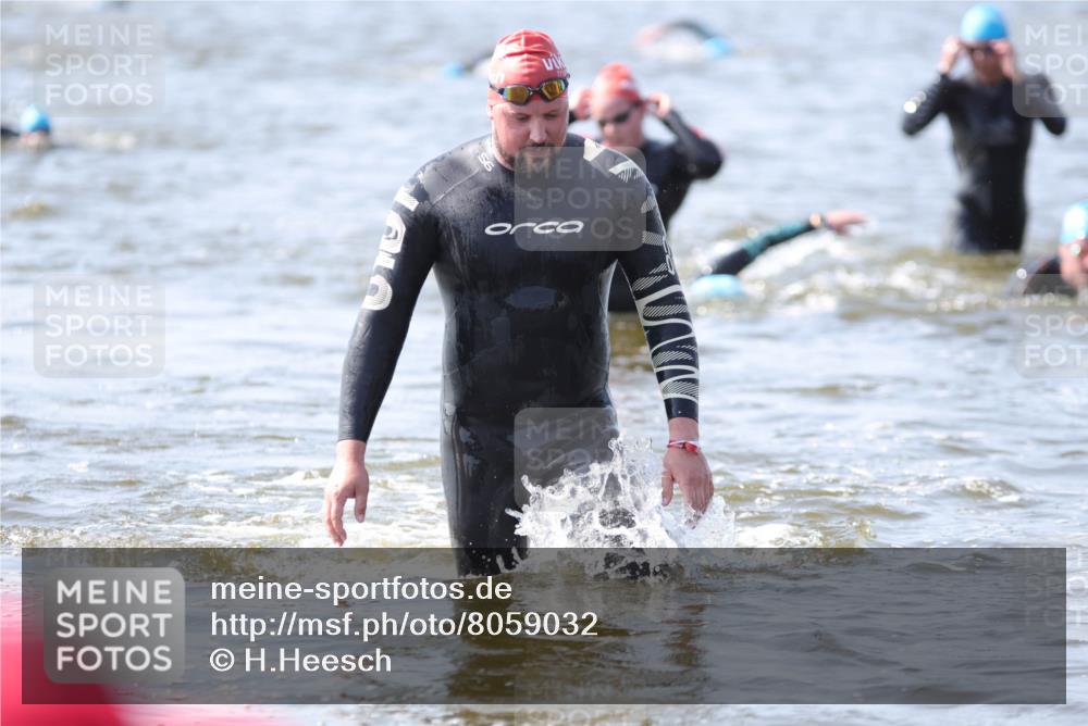 22.06.2025 - Viking Triathlon H.Heesch http://msf.ph/oto/8059032 22.06.2025 10:30:20 Schwimmen 132, 381, 393, 491, 551, 626, 643 meine-sportfotos.de