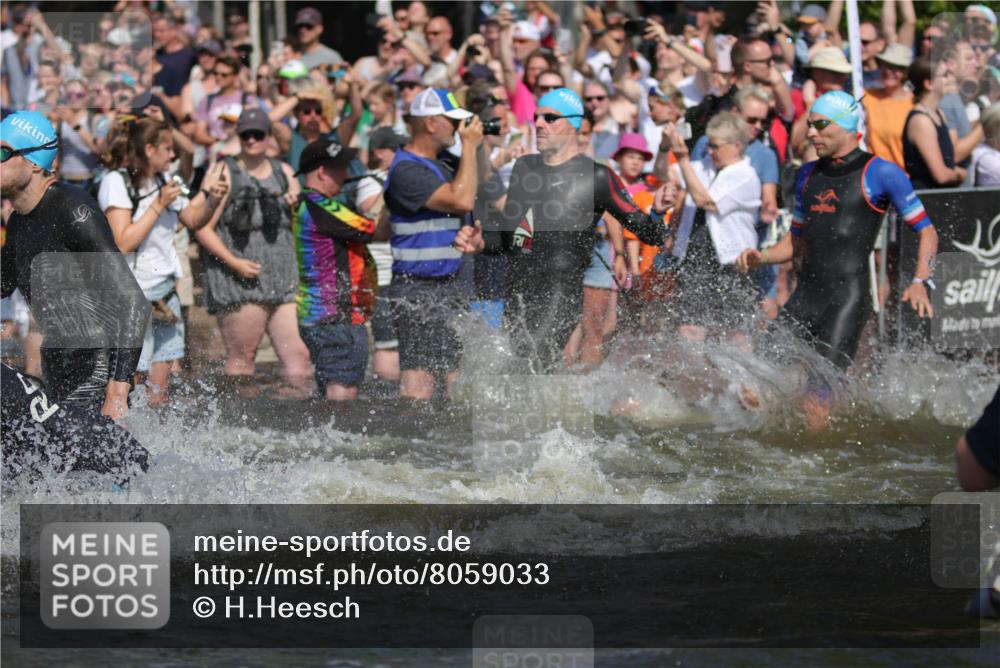 22.06.2025 - Viking Triathlon H.Heesch http://msf.ph/oto/8059033 22.06.2025 10:00:23 Schwimmen 2, 4, 6, 10, 14, 15, 28, 46, 49, 52, 81, 100, 122, 152, 175, 176, 198, 230, 286, 288, 329, 367, 420, 455, 473, 485, 544, 557, 609, 610, 611, 617, 661 meine-sportfotos.de