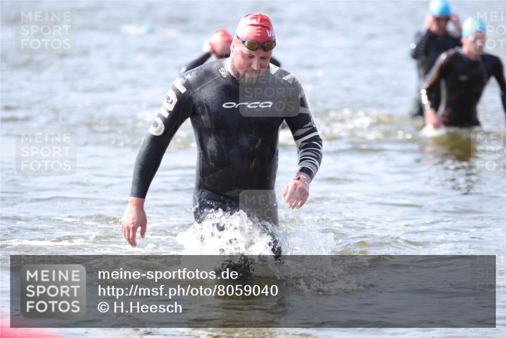 22.06.2025 - Viking Triathlon H.Heesch http://msf.ph/oto/8059040 22.06.2025 10:30:20 Schwimmen 132, 381, 393, 491, 551, 626, 643 meine-sportfotos.de