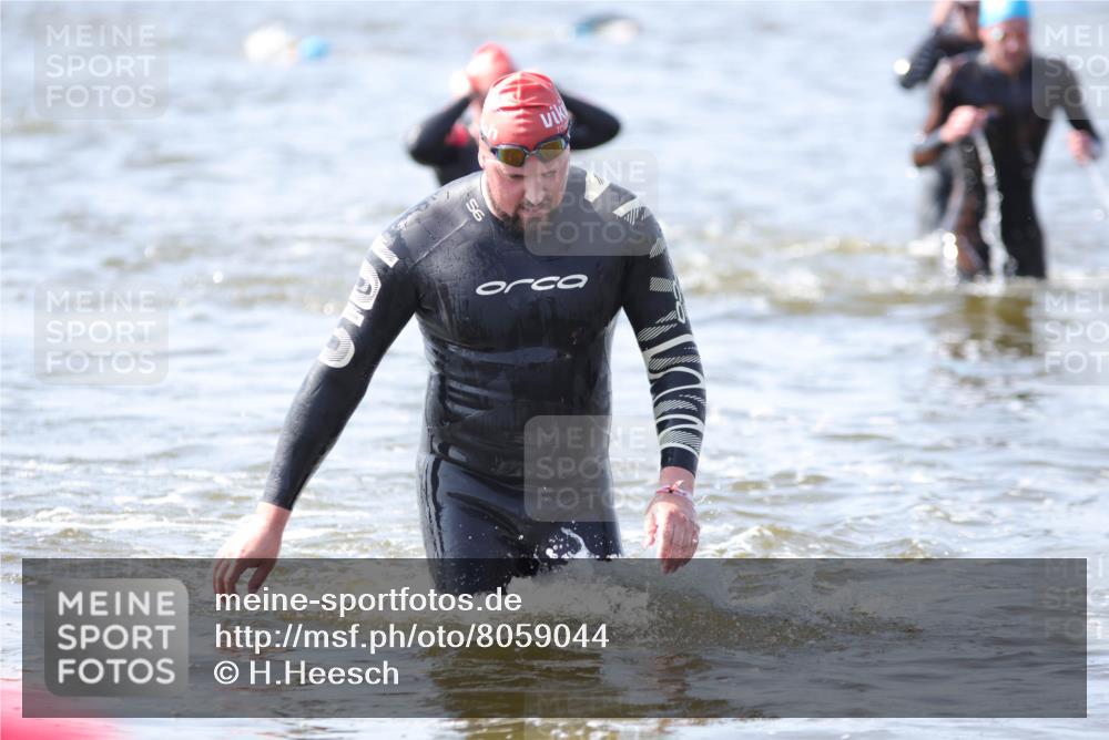 22.06.2025 - Viking Triathlon H.Heesch http://msf.ph/oto/8059044 22.06.2025 10:30:21 Schwimmen 132, 381, 393, 491, 551, 626, 643 meine-sportfotos.de