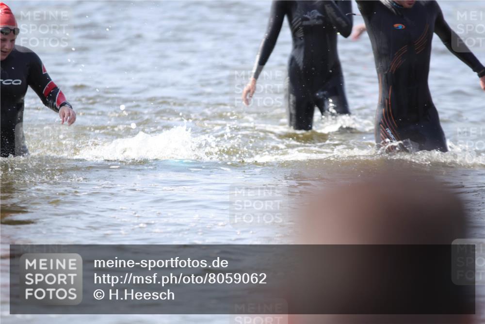 22.06.2025 - Viking Triathlon H.Heesch http://msf.ph/oto/8059062 22.06.2025 10:30:24 Schwimmen 13, 132, 381, 393, 491, 551, 626, 643, 651 meine-sportfotos.de