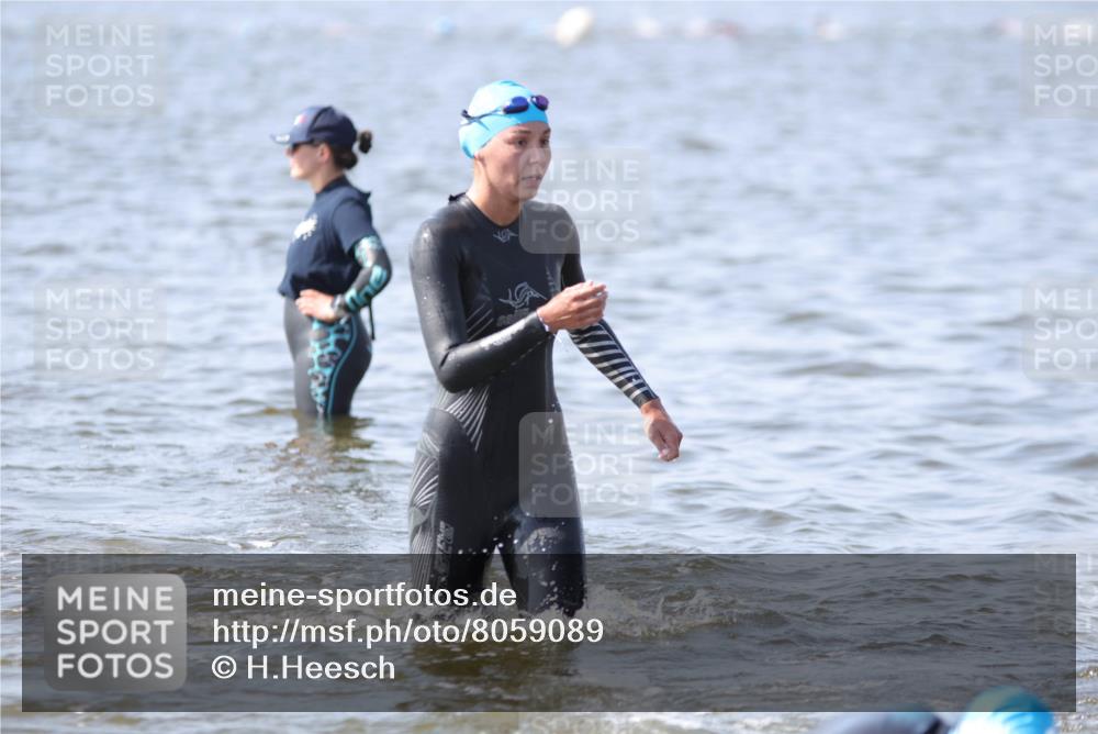 22.06.2025 - Viking Triathlon H.Heesch http://msf.ph/oto/8059089 22.06.2025 10:30:32 Schwimmen 13, 188, 393, 551, 630, 651 meine-sportfotos.de
