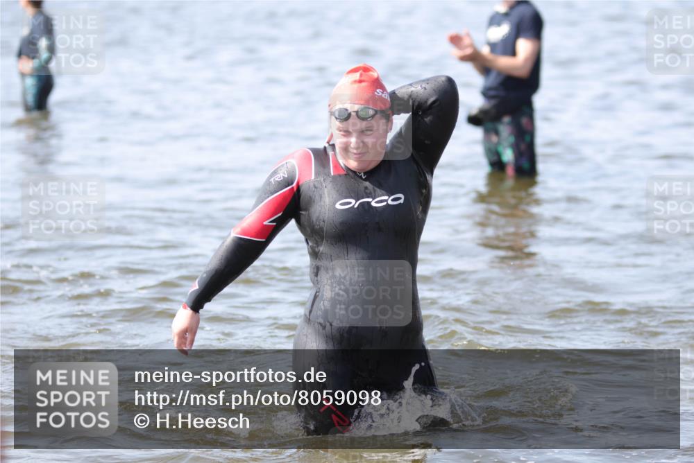 22.06.2025 - Viking Triathlon H.Heesch http://msf.ph/oto/8059098 22.06.2025 10:30:38 Schwimmen 13, 162, 188, 393, 444, 551, 630, 651 meine-sportfotos.de
