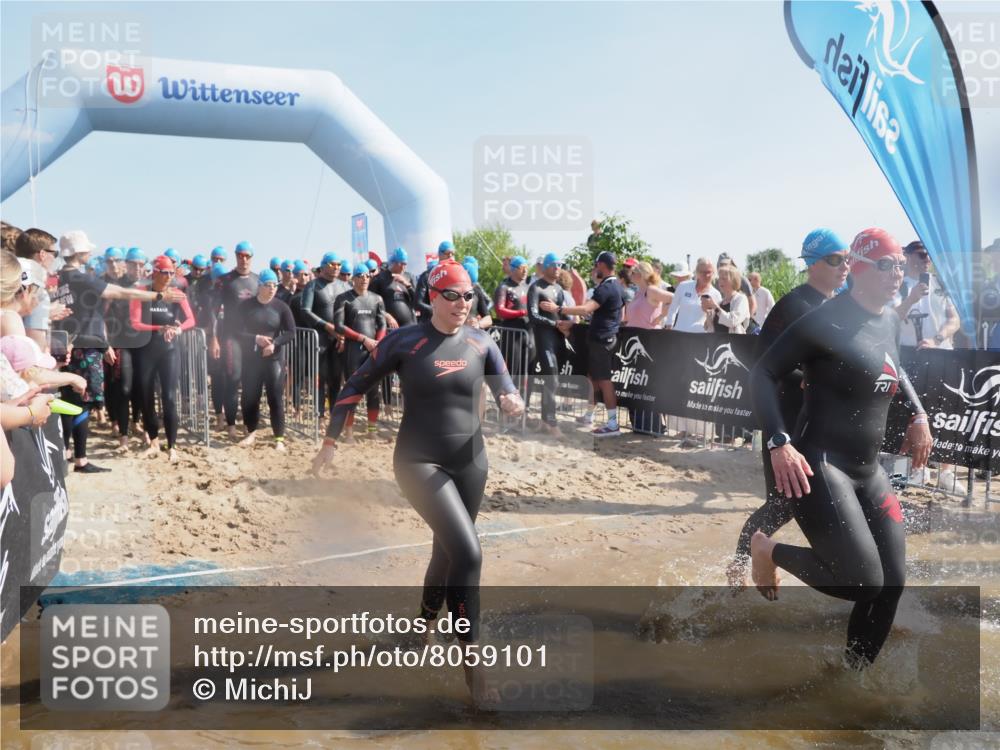 22.06.2025 - Viking Triathlon MichiJ http://msf.ph/oto/8059101 22.06.2025 10:03:58 Schwimmen 26, 54, 77, 215, 220, 242, 315, 336, 383, 396, 433, 451, 495, 639, 657 meine-sportfotos.de