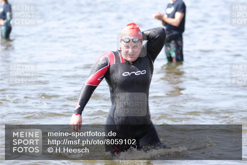 22.06.2025 - Viking Triathlon H.Heesch http://msf.ph/oto/8059102 22.06.2025 10:30:38 Schwimmen 13, 162, 188, 393, 444, 551, 630, 651 meine-sportfotos.de