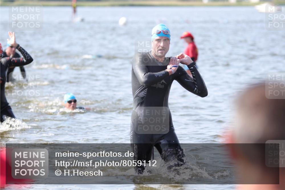 22.06.2025 - Viking Triathlon H.Heesch http://msf.ph/oto/8059112 22.06.2025 10:30:40 Schwimmen 13, 162, 188, 444, 551, 630, 651 meine-sportfotos.de