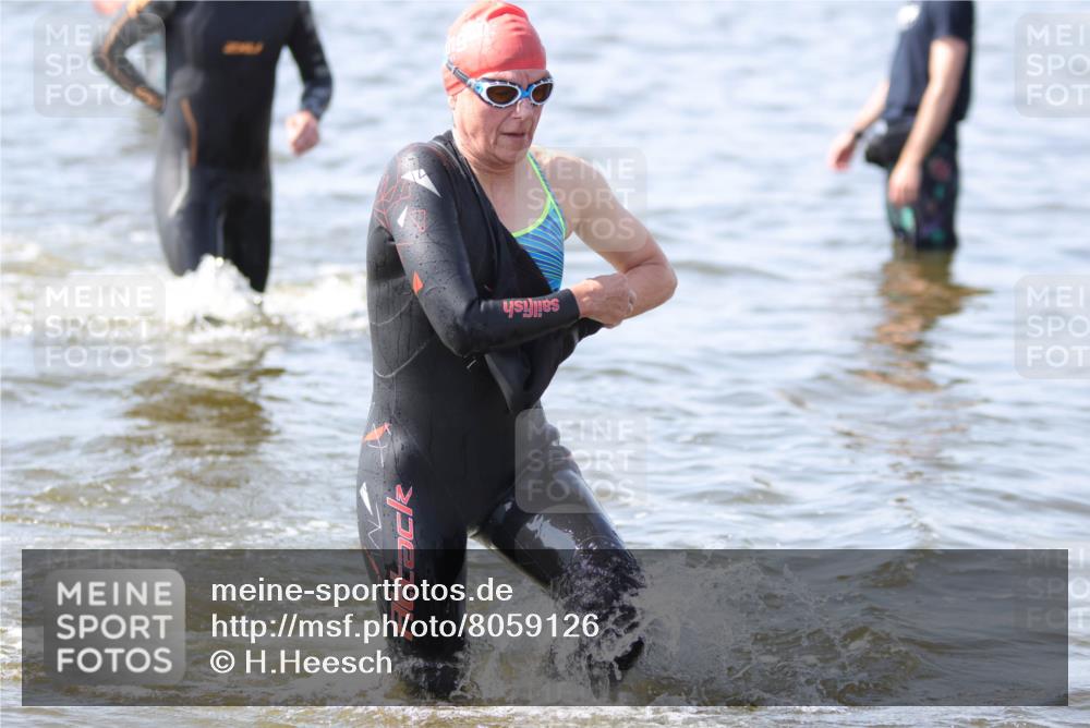 22.06.2025 - Viking Triathlon H.Heesch http://msf.ph/oto/8059126 22.06.2025 10:30:49 Schwimmen 45, 162, 188, 347, 352, 444, 510, 630, 651 meine-sportfotos.de
