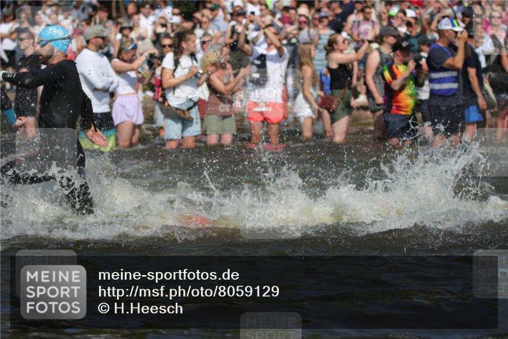 22.06.2025 - Viking Triathlon H.Heesch http://msf.ph/oto/8059129 22.06.2025 10:00:38 Schwimmen 1, 7, 8, 9, 11, 13, 30, 45, 87, 145, 178, 196, 200, 368, 374, 401, 414, 526, 534, 612, 613, 616, 623, 628, 641, 642, 651 meine-sportfotos.de