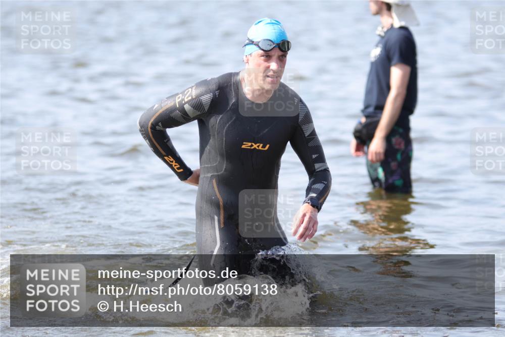 22.06.2025 - Viking Triathlon H.Heesch http://msf.ph/oto/8059138 22.06.2025 10:30:51 Schwimmen 45, 162, 188, 237, 347, 352, 444, 510, 549, 630 meine-sportfotos.de