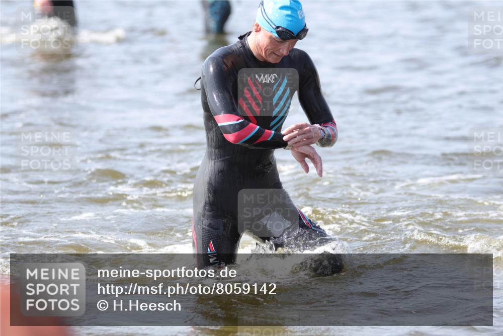 22.06.2025 - Viking Triathlon H.Heesch http://msf.ph/oto/8059142 22.06.2025 10:30:52 Schwimmen 45, 162, 188, 237, 347, 352, 444, 510, 549, 630 meine-sportfotos.de