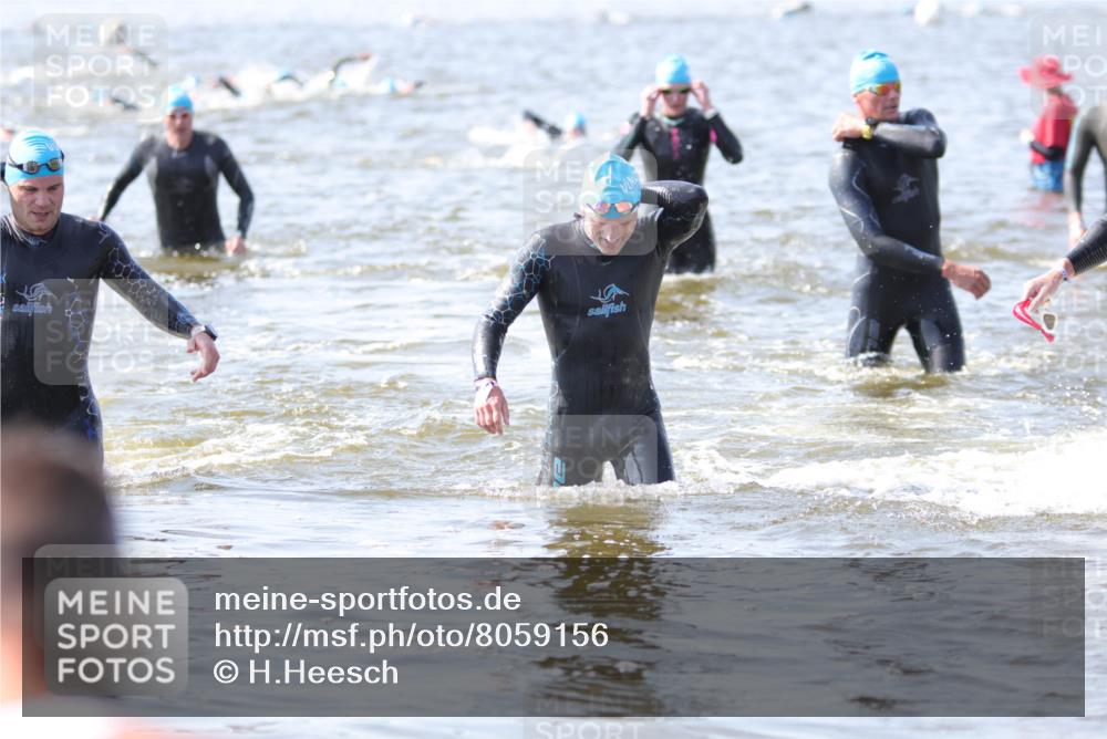 22.06.2025 - Viking Triathlon H.Heesch http://msf.ph/oto/8059156 22.06.2025 10:30:58 Schwimmen 45, 162, 216, 237, 330, 347, 352, 444, 510, 549 meine-sportfotos.de