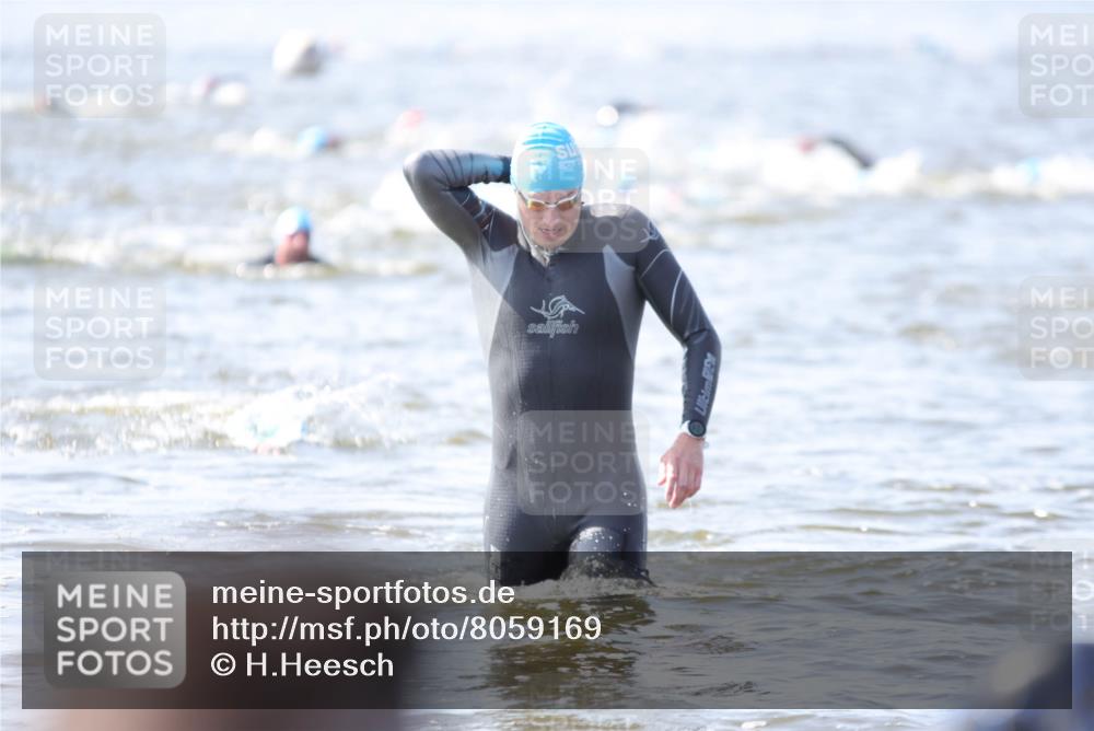22.06.2025 - Viking Triathlon H.Heesch http://msf.ph/oto/8059169 22.06.2025 10:31:05 Schwimmen 45, 216, 237, 330, 347, 352, 510, 549 meine-sportfotos.de
