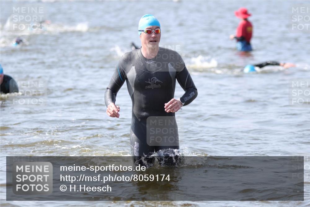 22.06.2025 - Viking Triathlon H.Heesch http://msf.ph/oto/8059174 22.06.2025 10:31:11 Schwimmen 8, 216, 236, 237, 311, 330, 347, 352, 549 meine-sportfotos.de