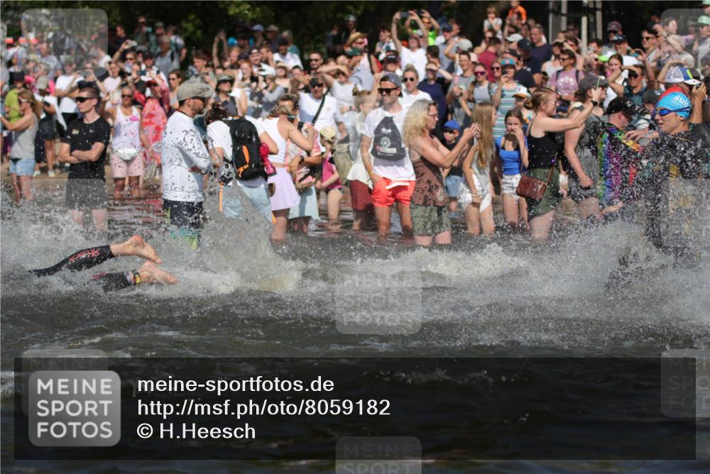 22.06.2025 - Viking Triathlon H.Heesch http://msf.ph/oto/8059182 22.06.2025 10:00:43 Schwimmen 7, 8, 9, 11, 45, 87, 145, 178, 184, 196, 200, 289, 306, 368, 414, 491, 526, 612, 613, 616, 628, 630, 641, 642, 651 meine-sportfotos.de