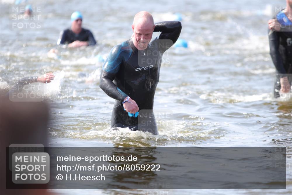 22.06.2025 - Viking Triathlon H.Heesch http://msf.ph/oto/8059222 22.06.2025 10:31:23 Schwimmen 3, 8, 236, 311, 340, 469, 613, 648 meine-sportfotos.de