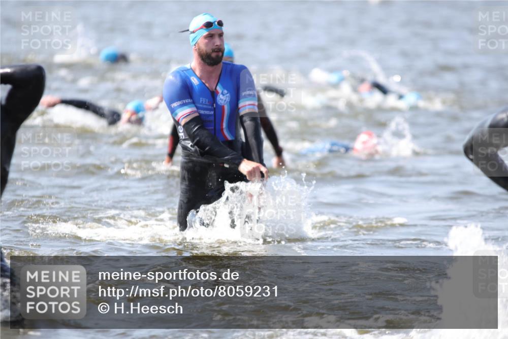 22.06.2025 - Viking Triathlon H.Heesch http://msf.ph/oto/8059231 22.06.2025 10:31:25 Schwimmen 3, 8, 137, 158, 236, 311, 340, 469, 613, 648 meine-sportfotos.de