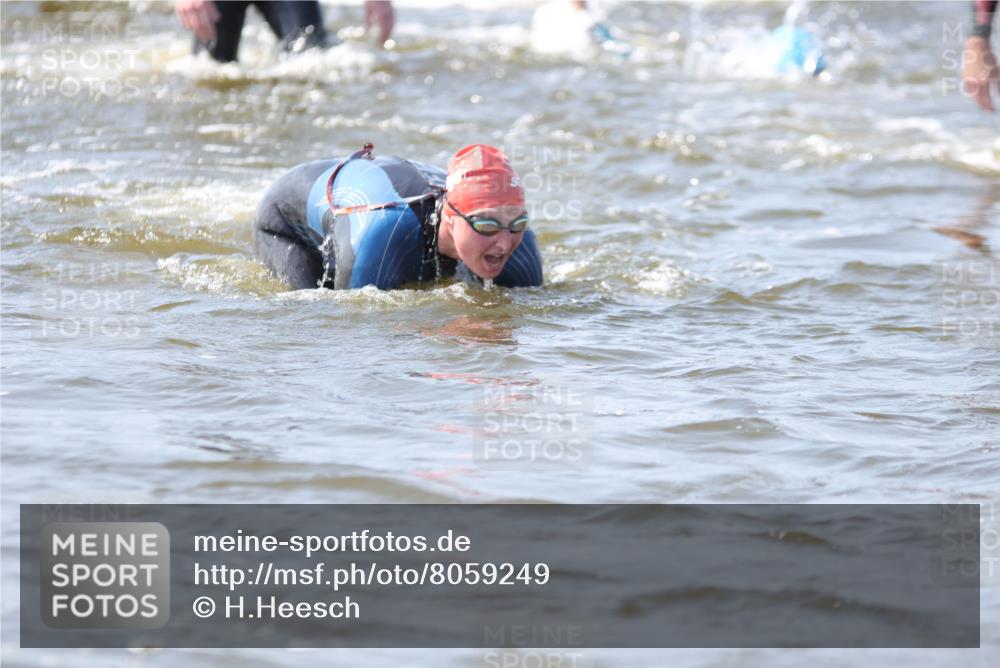 22.06.2025 - Viking Triathlon H.Heesch http://msf.ph/oto/8059249 22.06.2025 10:31:33 Schwimmen 3, 8, 98, 99, 137, 158, 189, 224, 311, 340, 350, 469, 555, 613, 648 meine-sportfotos.de