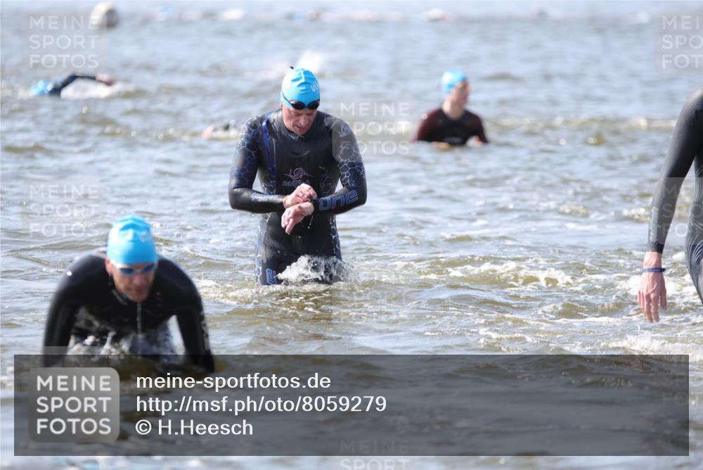 22.06.2025 - Viking Triathlon H.Heesch http://msf.ph/oto/8059279 22.06.2025 10:31:35 Schwimmen 3, 8, 98, 99, 124, 125, 137, 158, 189, 224, 340, 350, 469, 555, 613, 648 meine-sportfotos.de