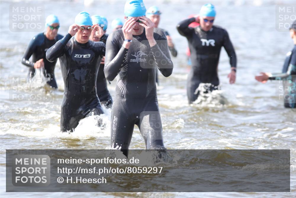 22.06.2025 - Viking Triathlon H.Heesch http://msf.ph/oto/8059297 22.06.2025 10:31:37 Schwimmen 3, 98, 99, 124, 125, 137, 158, 189, 224, 340, 350, 469, 507, 555, 613, 648 meine-sportfotos.de