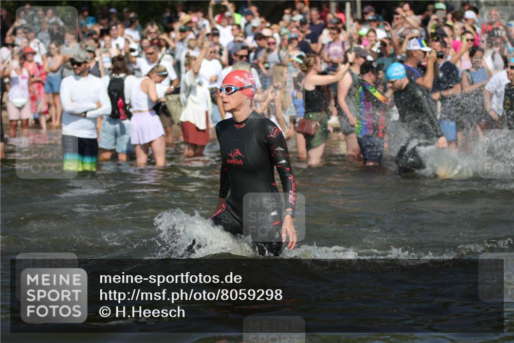 22.06.2025 - Viking Triathlon H.Heesch http://msf.ph/oto/8059298 22.06.2025 10:00:49 Schwimmen 9, 90, 132, 145, 184, 243, 258, 289, 300, 301, 306, 352, 368, 384, 491, 612, 613, 630, 652, 658 meine-sportfotos.de