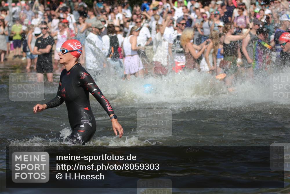 22.06.2025 - Viking Triathlon H.Heesch http://msf.ph/oto/8059303 22.06.2025 10:00:50 Schwimmen 9, 90, 132, 145, 184, 243, 258, 289, 300, 301, 306, 352, 368, 384, 491, 612, 613, 630, 652, 658 meine-sportfotos.de