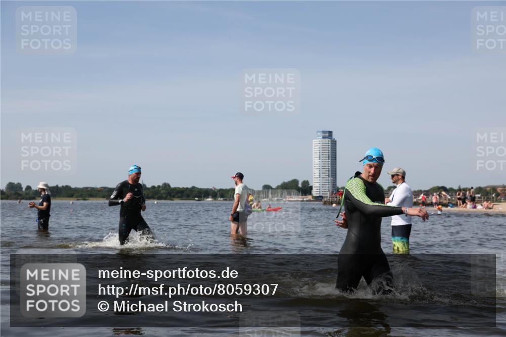 22.06.2025 - Viking Triathlon Michael Strokosch http://msf.ph/oto/8059307 22.06.2025 10:41:24 Schwimmen 54, 94, 376, 390, 505, 631 meine-sportfotos.de