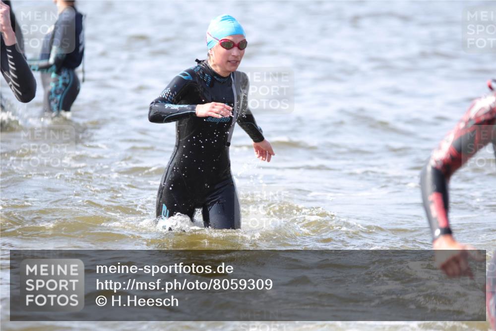 22.06.2025 - Viking Triathlon H.Heesch http://msf.ph/oto/8059309 22.06.2025 10:31:38 Schwimmen 3, 98, 99, 124, 125, 137, 158, 189, 224, 340, 350, 469, 507, 555, 613, 648, 658 meine-sportfotos.de