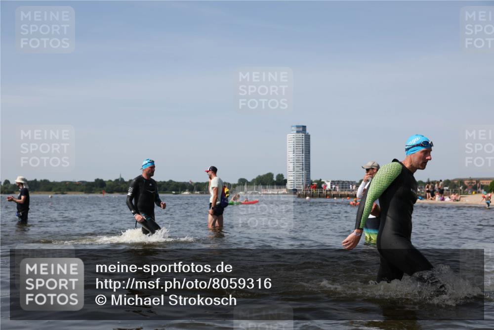 22.06.2025 - Viking Triathlon Michael Strokosch http://msf.ph/oto/8059316 22.06.2025 10:41:25 Schwimmen 54, 94, 376, 390, 505 meine-sportfotos.de